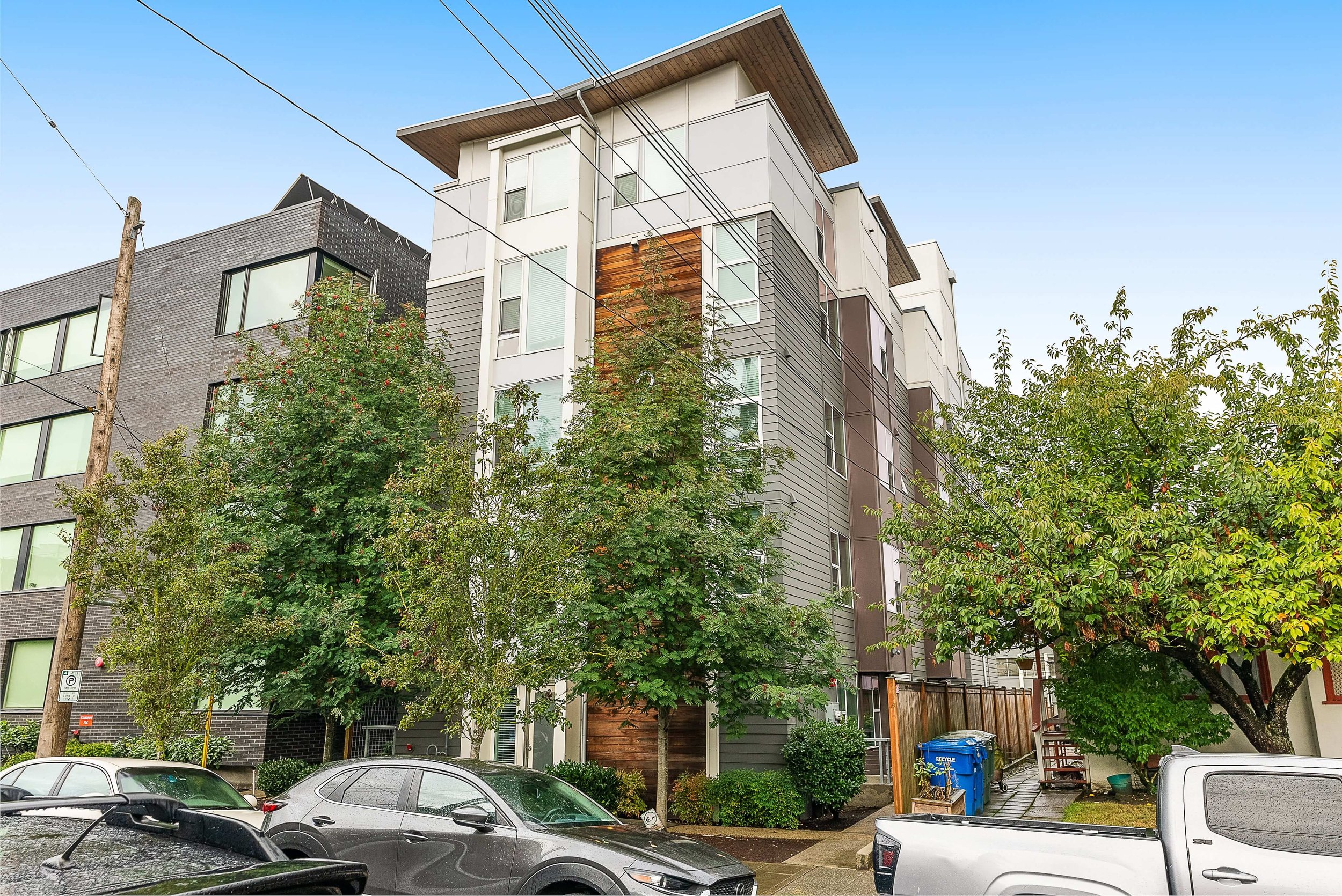 2371 Franklin