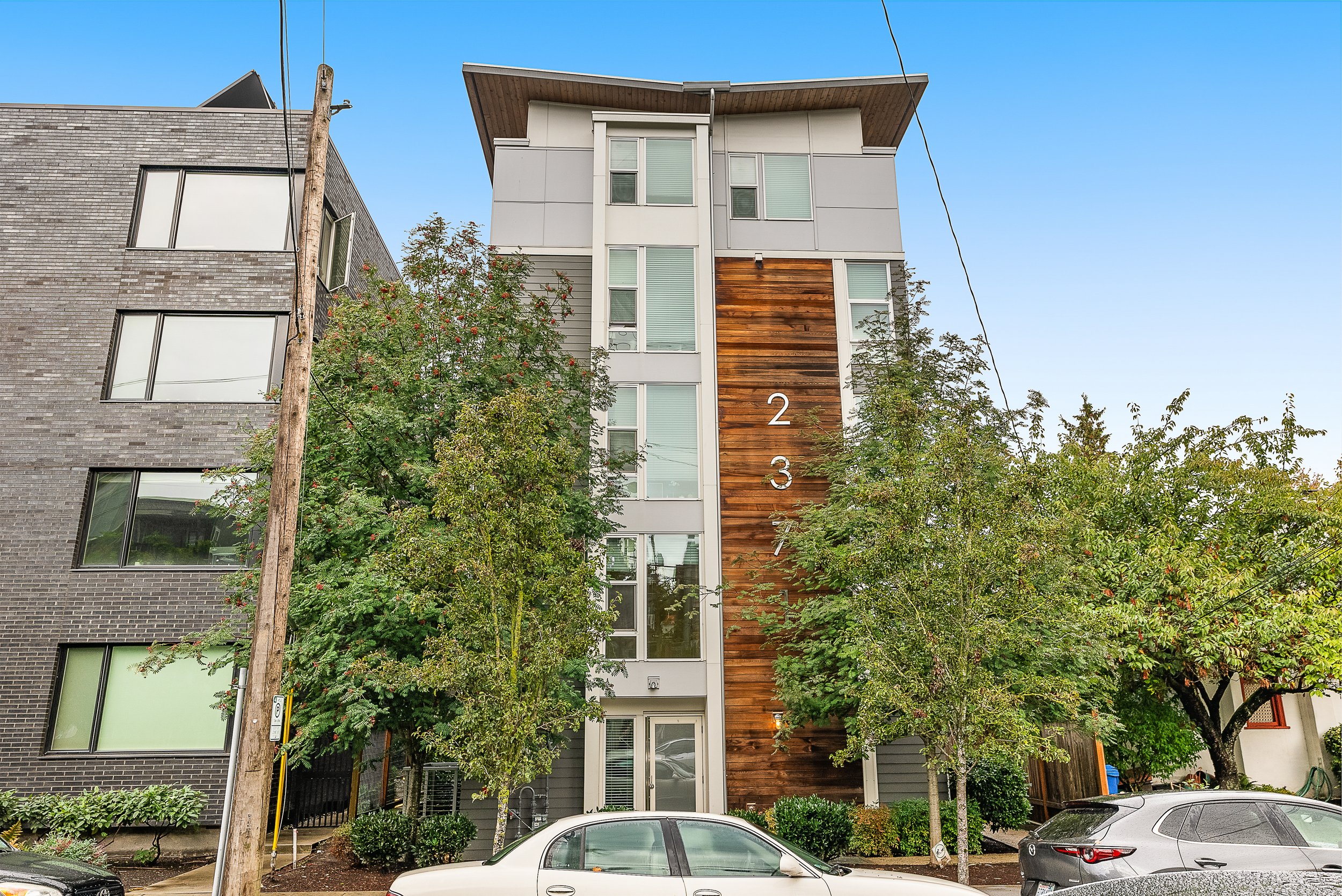 2371 Franklin